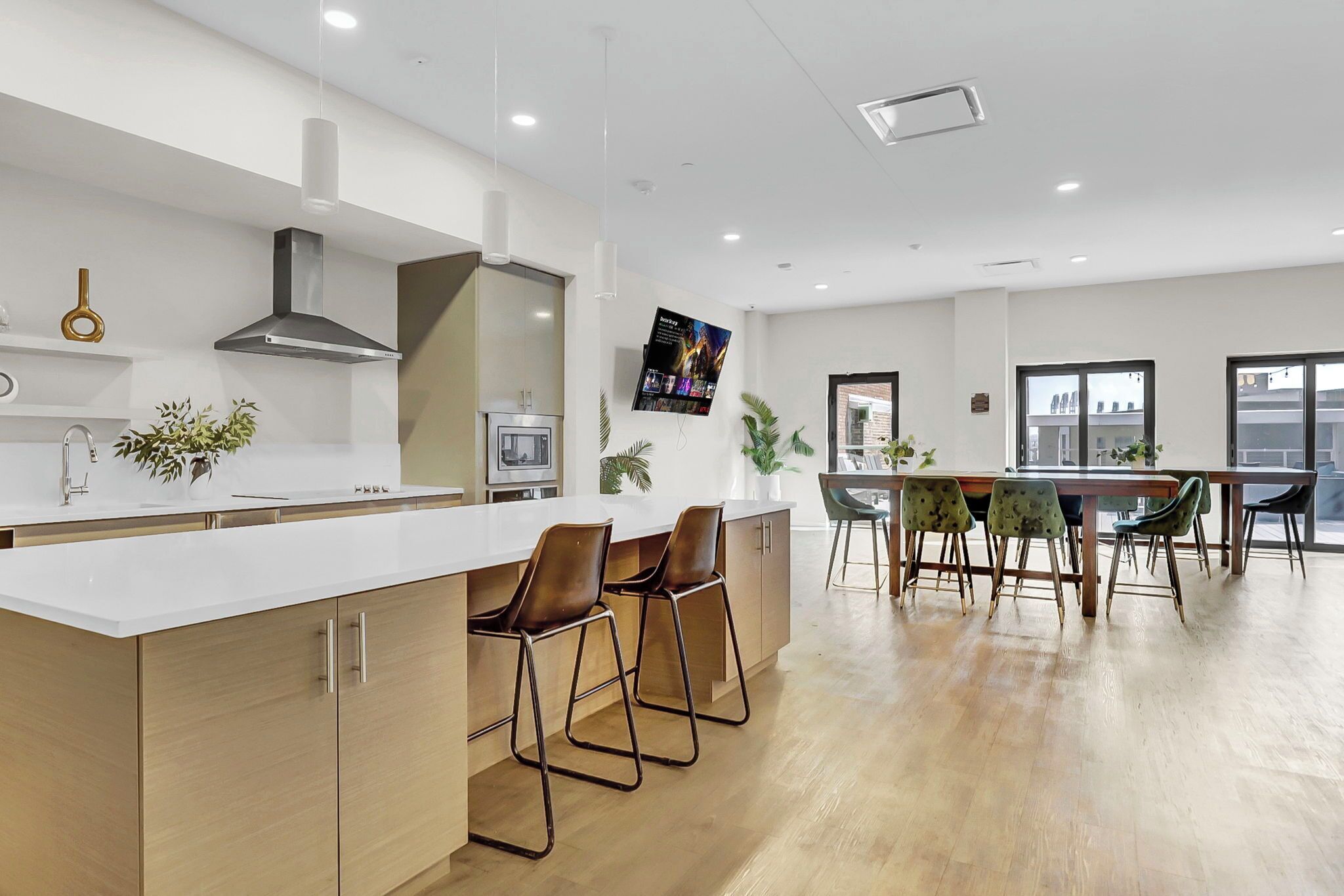 雪櫃、微波爐、焗爐、爐具