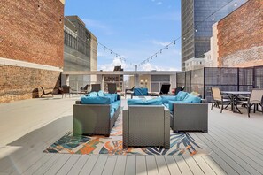 Outdoor dining - Charming LOFT - Downtown CL - Rooftop - BBQ - Playhouse Sq - Pets OK - Parking (Cleveland)