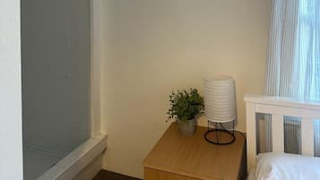 Coffres-forts dans les chambres, fer et planche à repasser