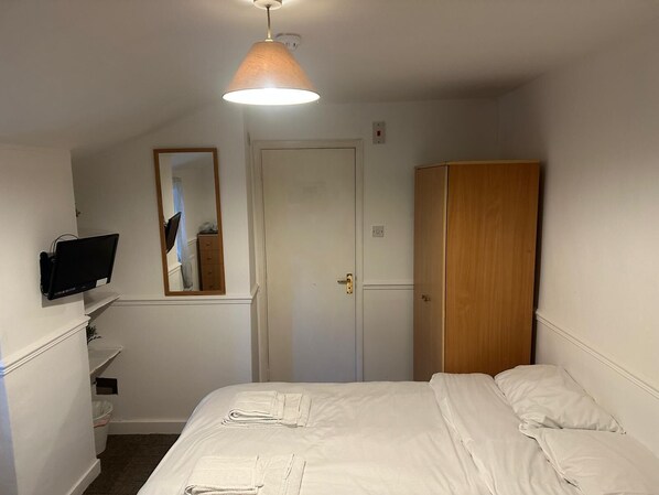 In-room safe, iron/ironing board, free WiFi - Ferryboat Inn (Whitchurch-on-Thames)