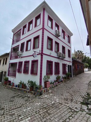 Front of property - nar çiçeği otel (Mudanya)