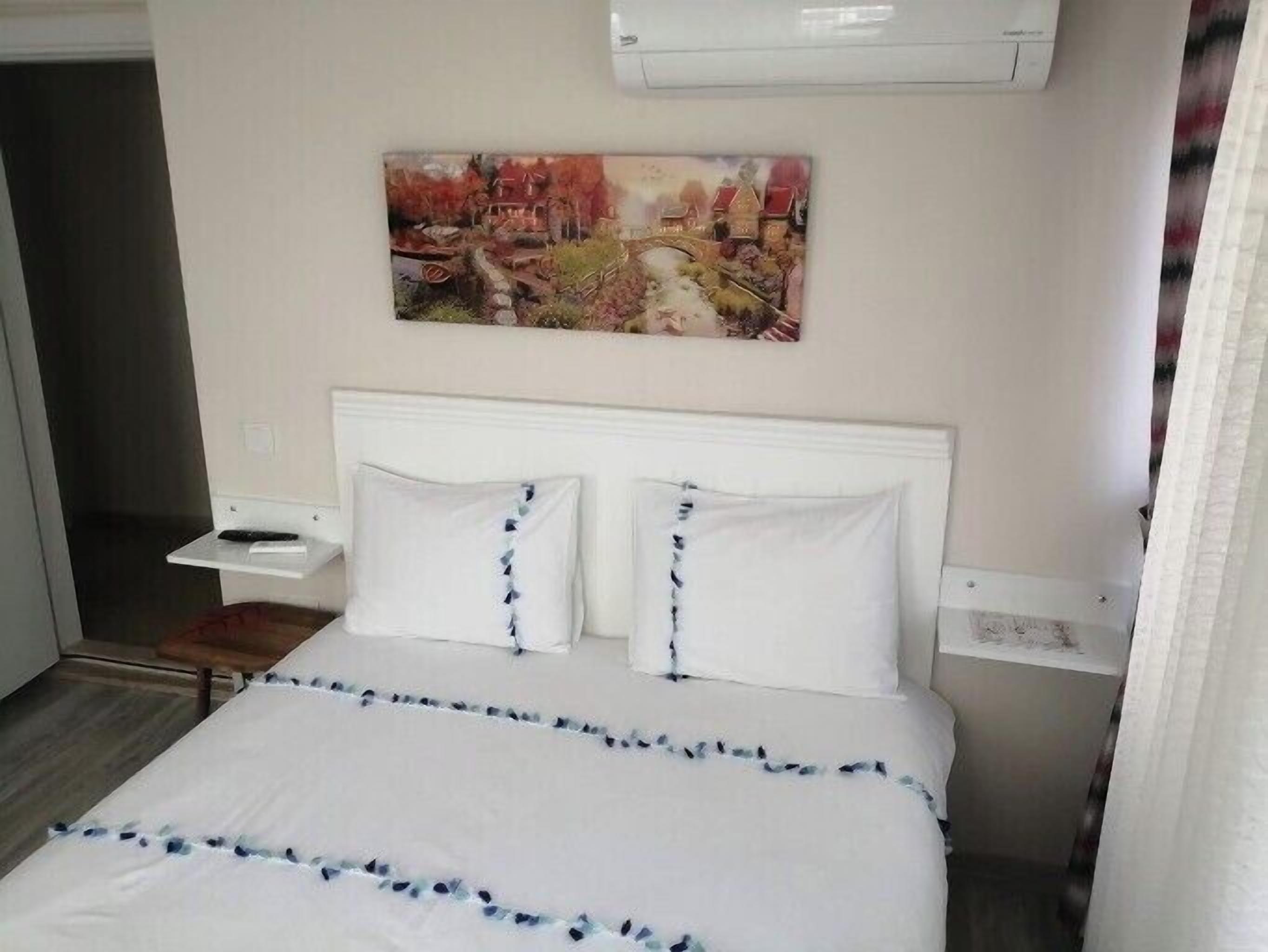 Desk, laptop workspace, free WiFi