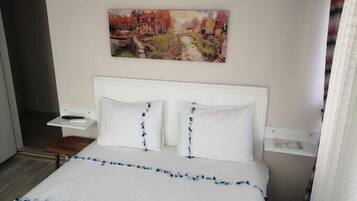 Desk, laptop workspace, free WiFi