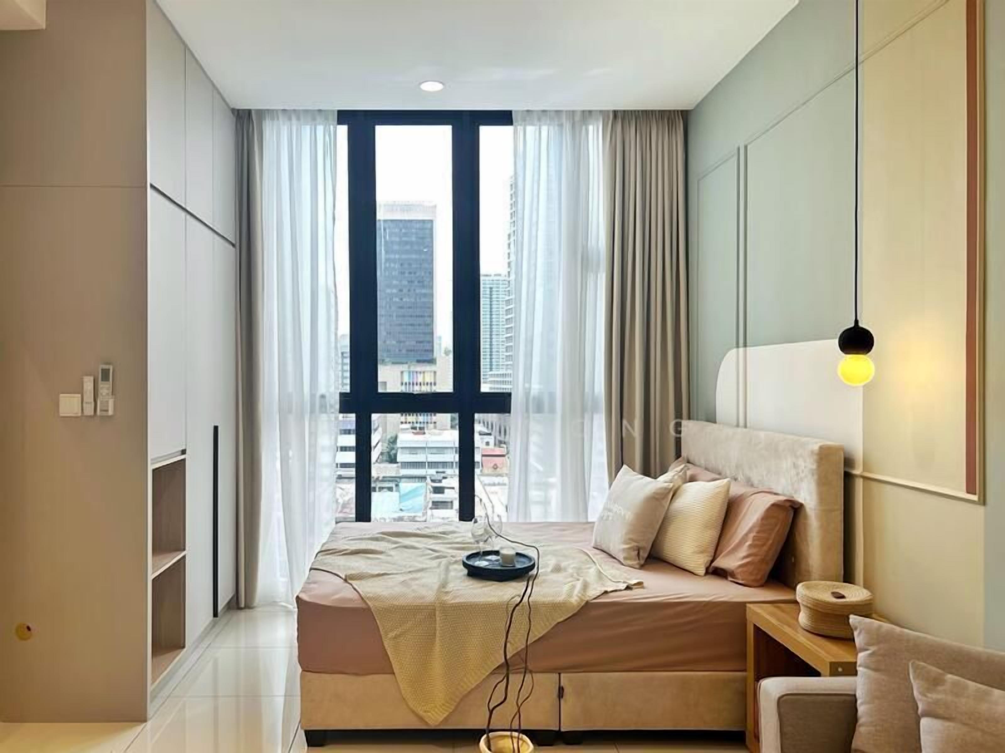 In-room safe, desk, free WiFi