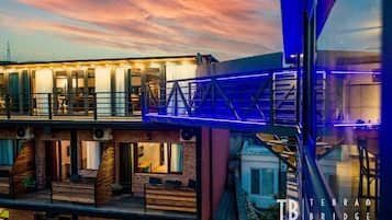 Habitación doble Confort, balcón, vista a la ciudad | Terraza o patio