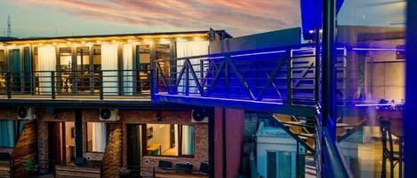 Comfort dubbelrum - balkong - utsikt mot staden | Terrass/Patio