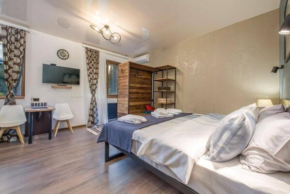 Desk, iron/ironing board, free WiFi - Terra Bridge (Tbilisi)