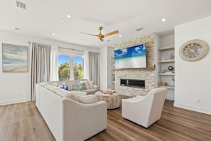 Luksushus, flere senger, adgang til basseng, bassengutsikt (26 Mary St) | Oppholdsområde