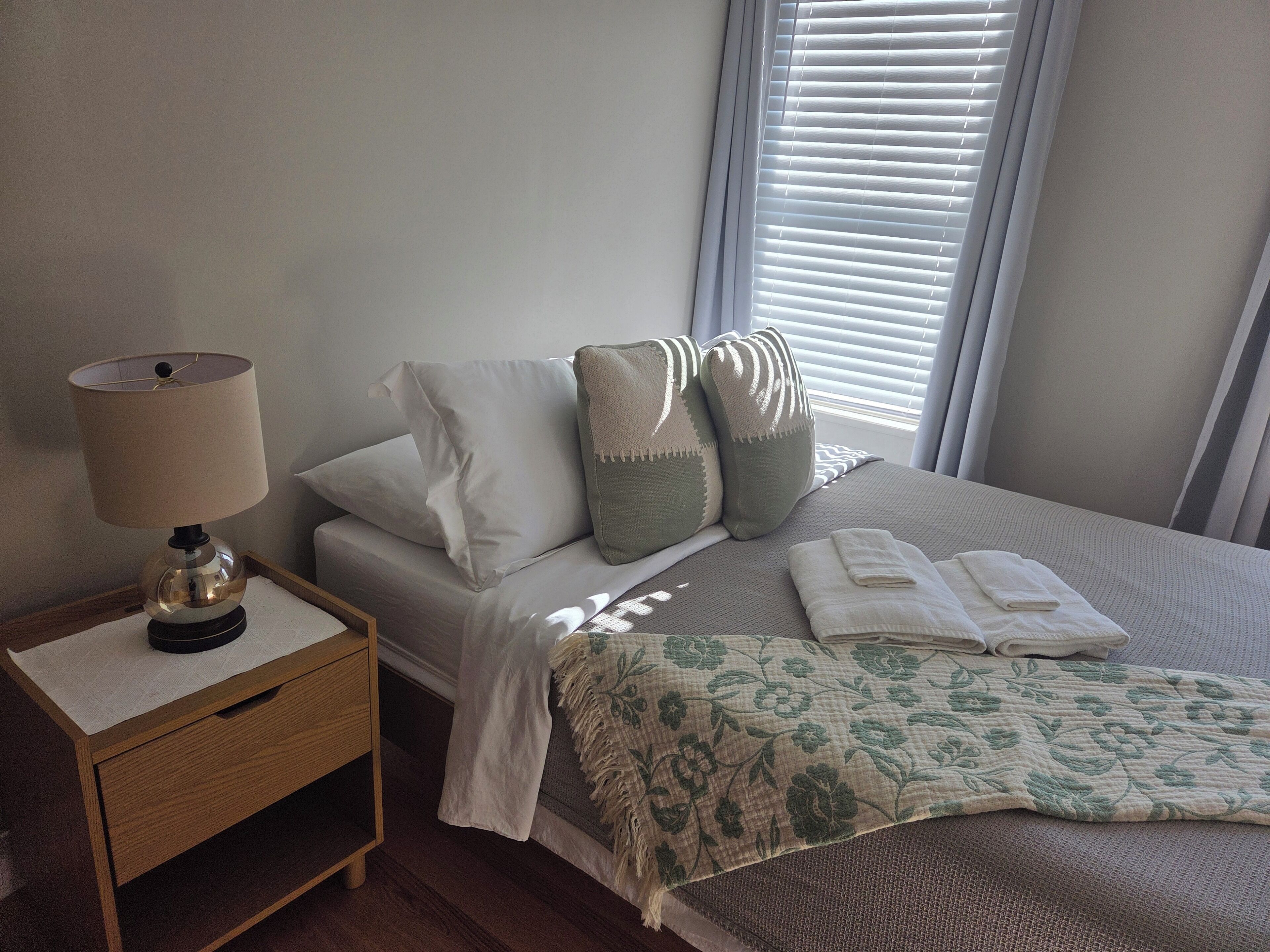 2 bedrooms, iron/ironing board, WiFi, bed sheets