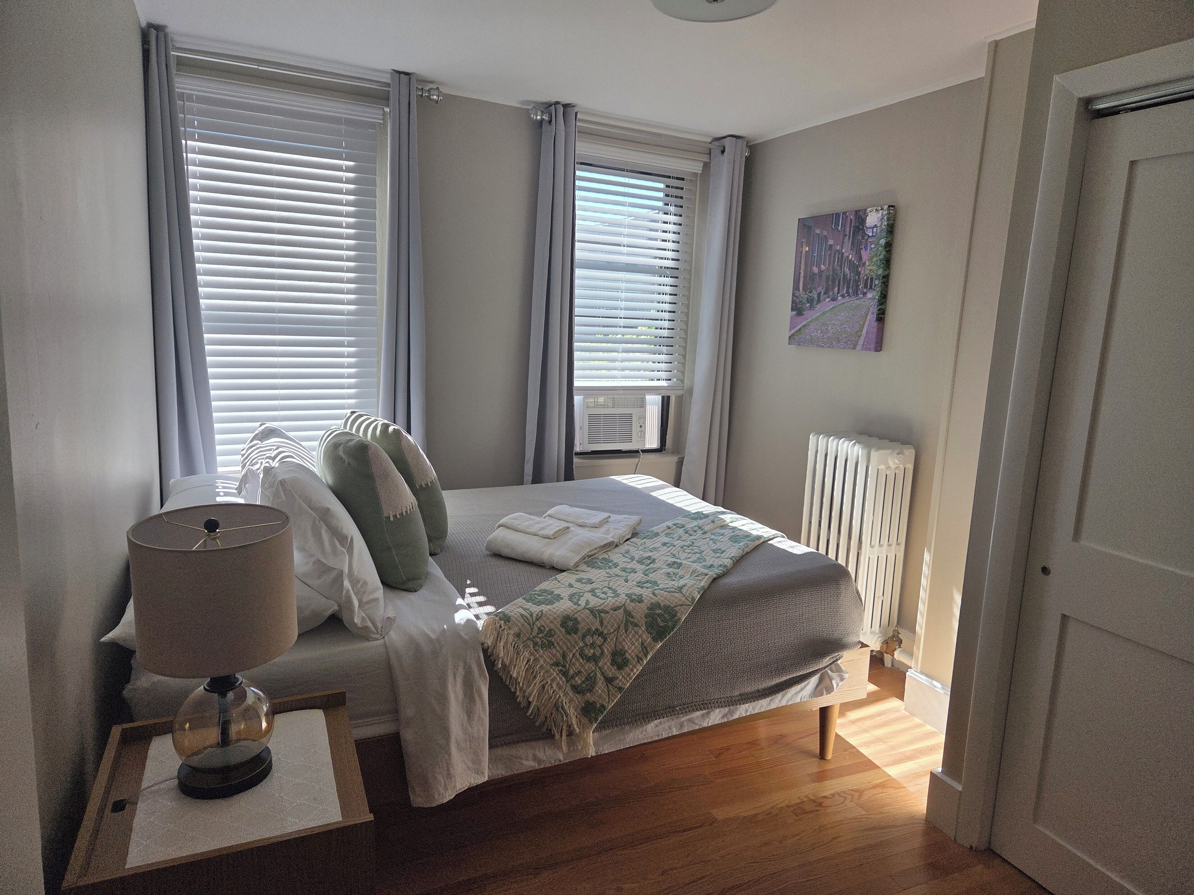 2 bedrooms, iron/ironing board, WiFi, bed sheets