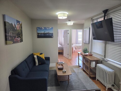 Charming 1st Floor Beacon Hill 2brm/1.5bath