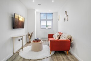 TV - The Velvet Nest 2BR 2BA (Leicester)