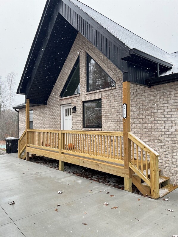 Exterior - Luxury 6-Bedrm Mountain Lake Retreat with dock slip, Sleeps 18|MEMORIAL DAY OPEN (Lafollette)