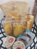 Escritorio, espacio para trabajar con laptop y cortinas blackout 