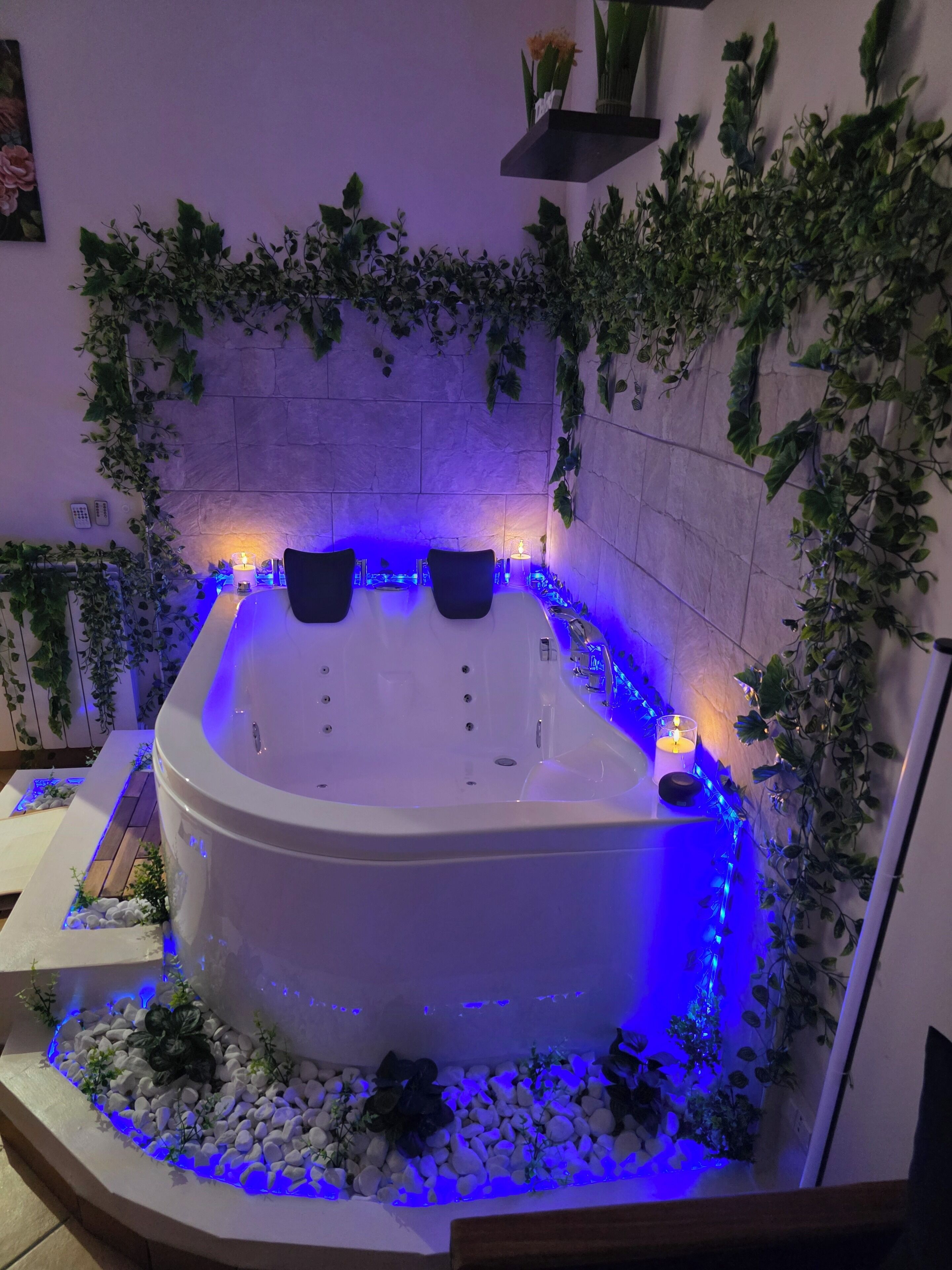 Suite Luxury, 1 letto king, balcone, vista città | Una scrivania, postazione laptop, tende oscuranti, insonorizzazione