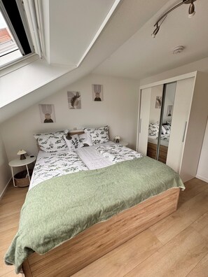 1 bedroom, iron/ironing board, WiFi, bed sheets - Bright attic apartment with balcony in Bad Friedrichshall (Bad Friedrichshall)