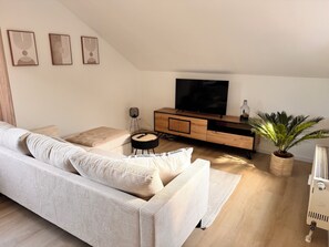 Living area - Bright attic apartment with balcony in Bad Friedrichshall (Bad Friedrichshall)