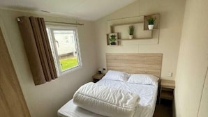 Room - Broadland Sands - Holiday Accommodation 21136 (Lowestoft)