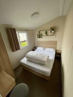 4 habitaciones, decoración personalizada y muebles diferentes 