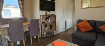 Broadland Sands - Holiday Accommodation 21136