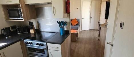 Dụng cụ nấu nướng/bát dĩa/dao nĩa