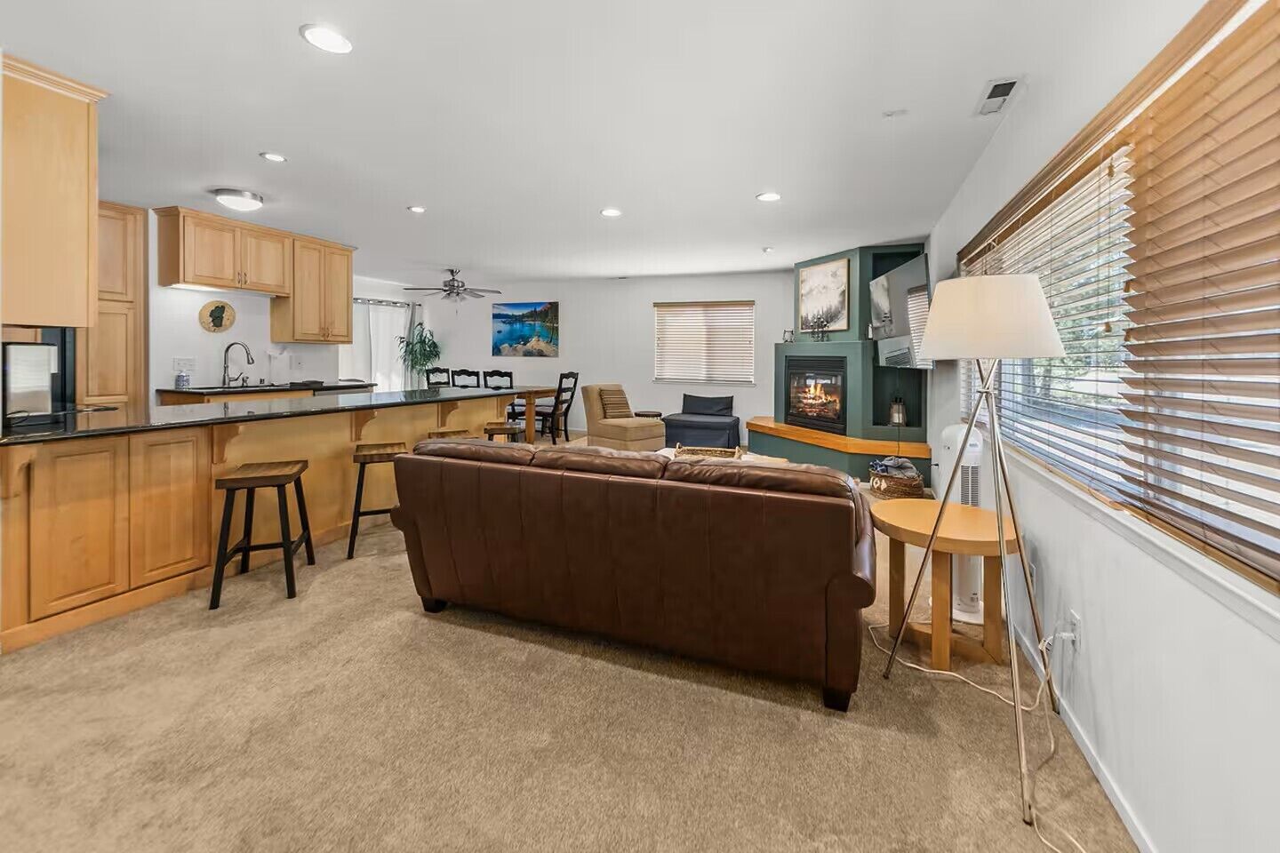 Télévision, cheminée