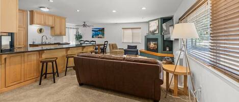 Télévision, cheminée