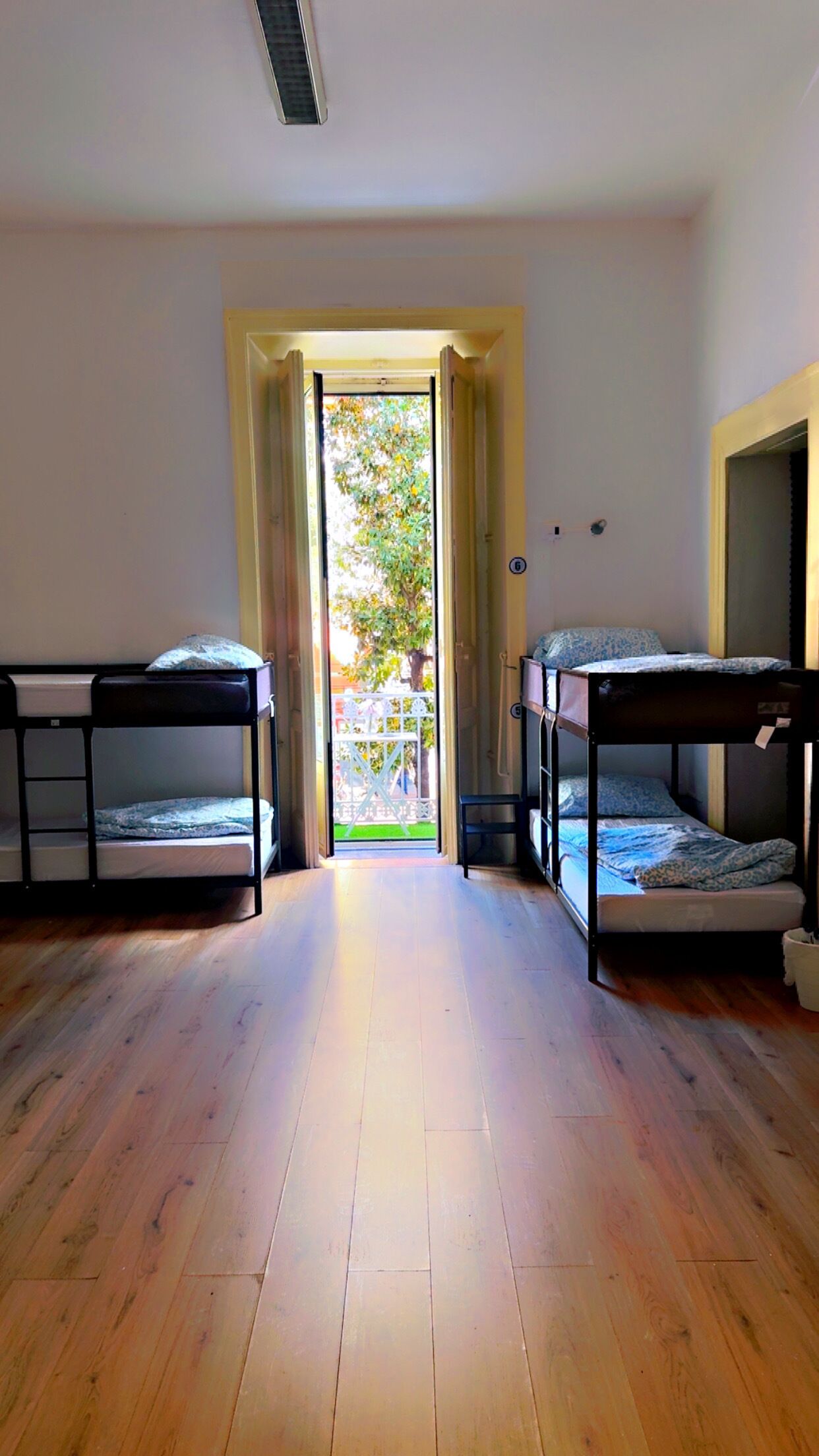 5 bedrooms, desk, free WiFi