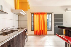 Private kitchen - WiFi 100 MB • Garage - Cuadras de Bodega La Abeja (San Rafael)