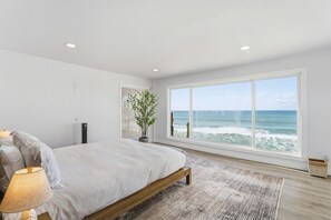 3 habitaciones, escritorio y tabla de planchar con plancha 