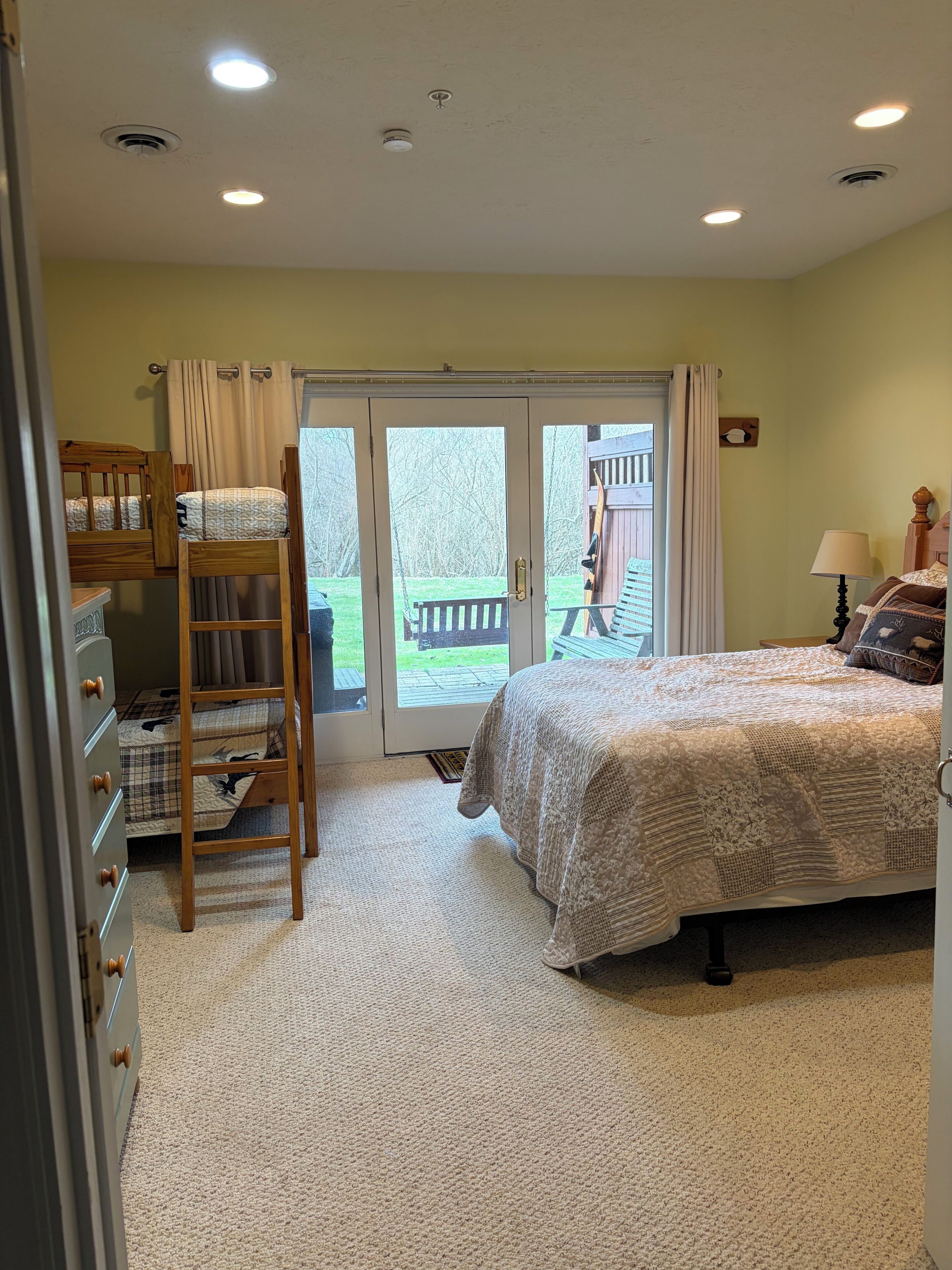 3 bedrooms, iron/ironing board, free WiFi, bed sheets