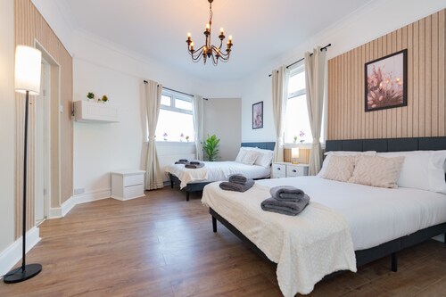 Open Mind Property - 4BR, 17 Guests & Free Parking