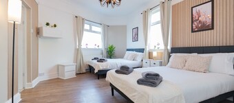 Open Mind Property - 4BR, 17 Guests & Free Parking