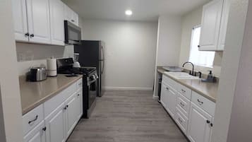 Microondas, horno y parrilla de estufa