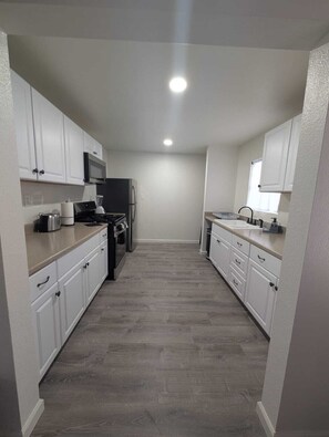 微波炉、烤箱、炉灶