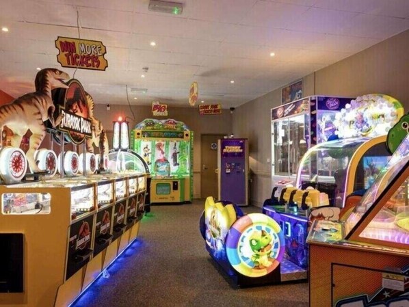 Game room - Broadland Sands - Holiday Accommodation 15327 (Lowestoft)