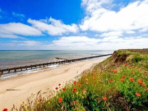 Beach nearby - Broadland Sands - Holiday Accommodation 15327 (Lowestoft)