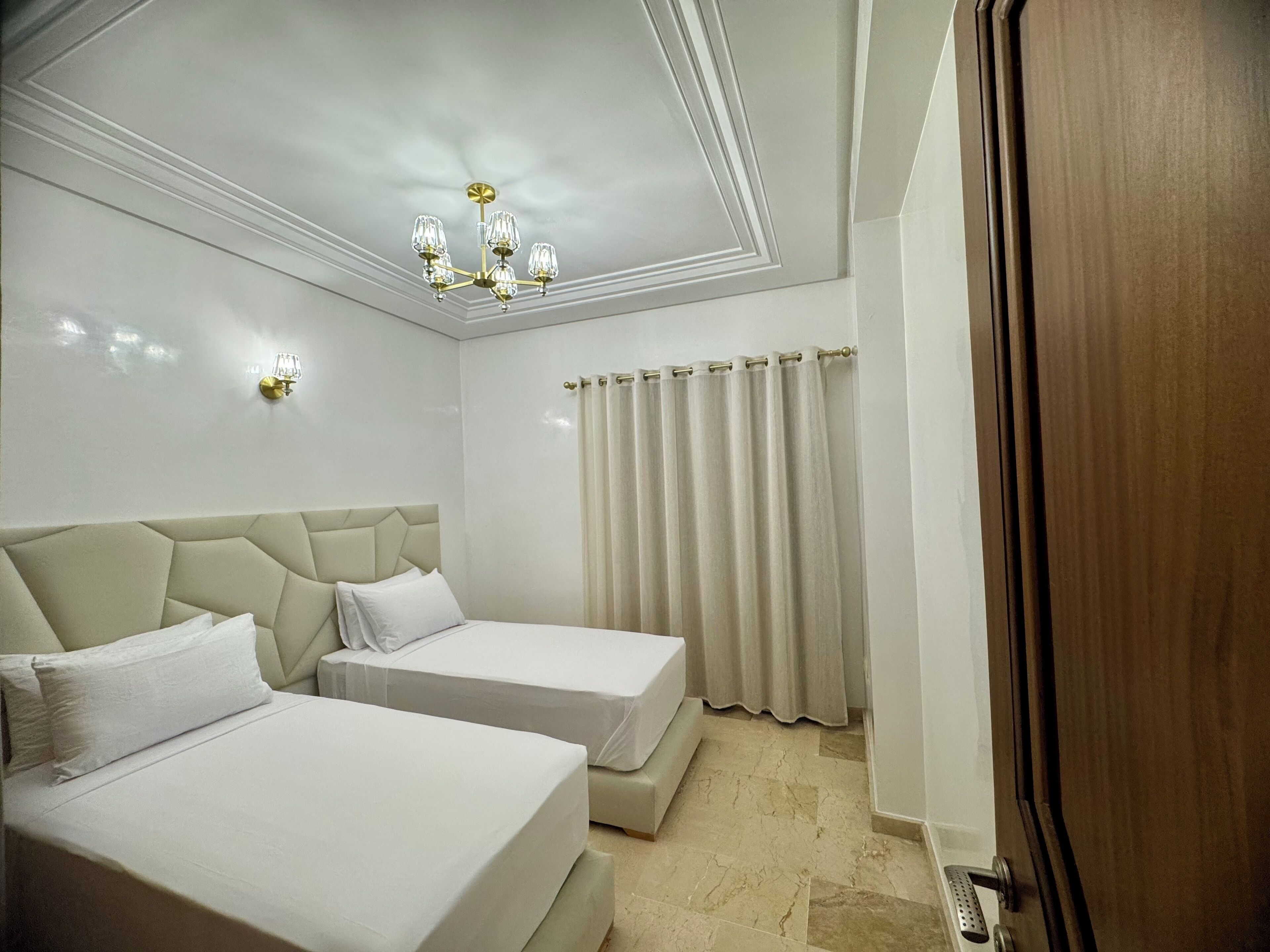 4 bedrooms, iron/ironing board, WiFi, bed sheets