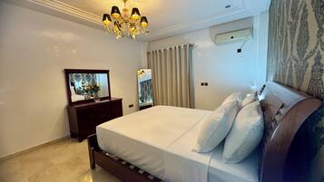 4 chambres, fer et planche à repasser, Wi-Fi, draps fournis