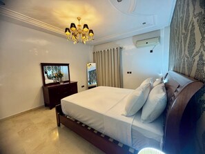 4 Schlafzimmer, Bügeleisen/Bügelbrett, WLAN, Bettwäsche