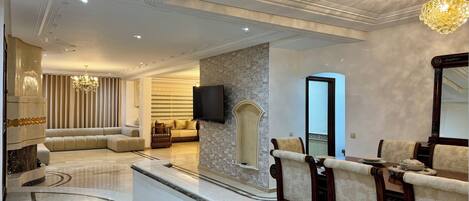 المنشأة من الداخل