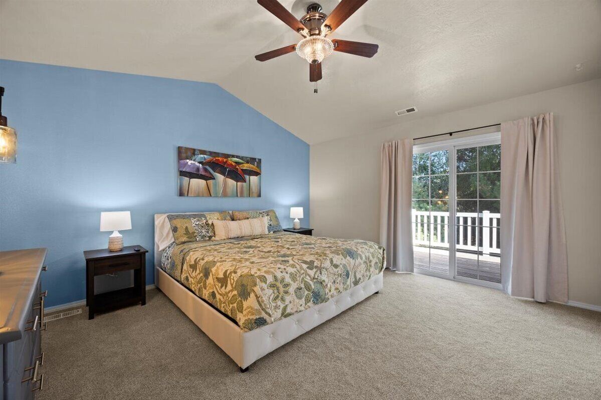 3 bedrooms, iron/ironing board, travel crib, free WiFi
