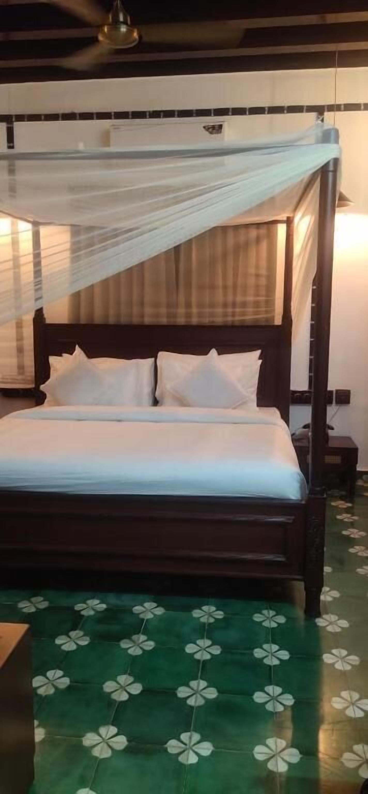 Individually furnished, blackout curtains, iron/ironing board, free WiFi