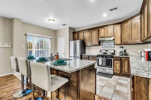 Micro-ondes, four, plaque de cuisson, lave-vaisselle