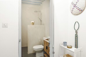 Shower, hair dryer, bidet, towels - Holiday villa by Liv Zanzibar (Paje)