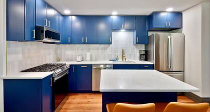 Chic & Luxurious 1BD - Modern Apt. Near Downtown, Quick Walk to Bakery & Pizza!