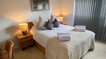 Iron/ironing board, WiFi, bed sheets