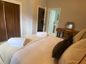 2 bedrooms, iron/ironing board, WiFi, bed sheets - TravelNess Apartment (Inverness)