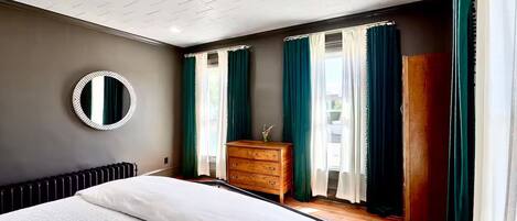 2 bedrooms, iron/ironing board, WiFi (free), bed sheets