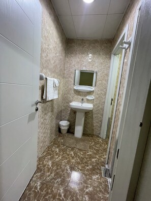 Handtücher, Seife, Toilettenpapier